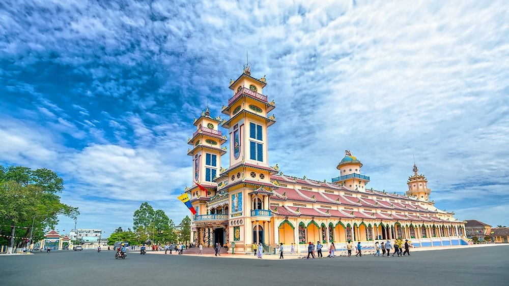 Kết hợp tham quan Tòa thánh Tây Ninh trong chuyến đi